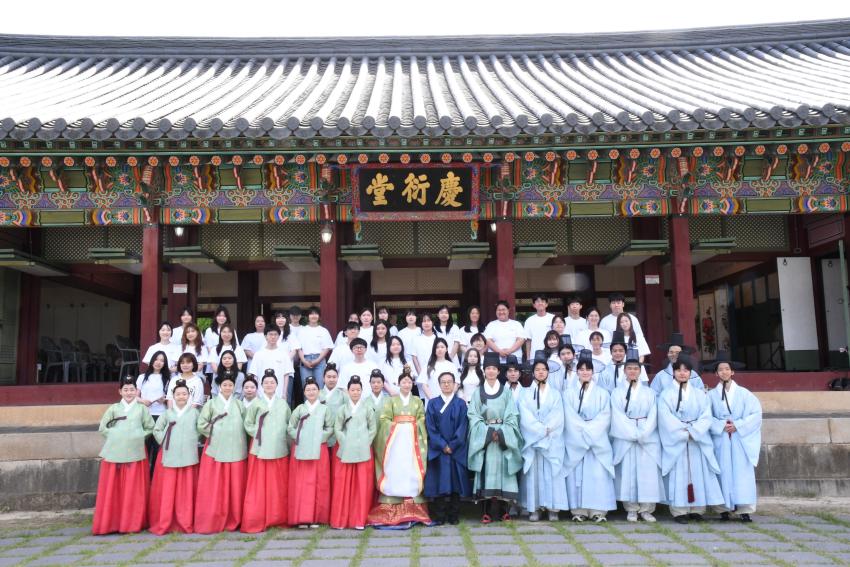 [KTV국민방송 외] 성년 맞은 한국전통문화대 재학생들, 전통 성년례 재현 섬네일 이미지
